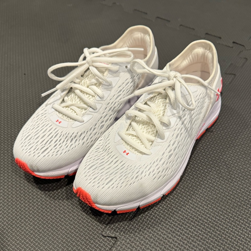 Woman’s Under Armour Hovr